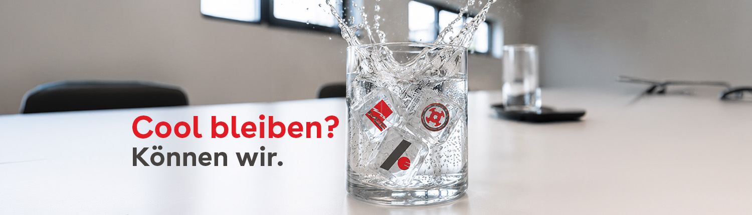 hamacher-coolbleiben-banner Glas mit Eiswürfeln drin und der Aufschrift: Cool bleiben? Können wir.